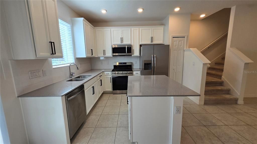 For Rent: $2,300 (3 beds, 2 baths, 1604 Square Feet)