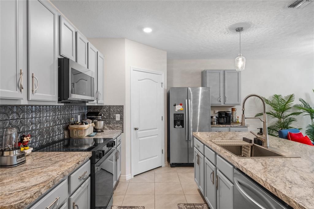 For Sale: $380,000 (4 beds, 2 baths, 1851 Square Feet)