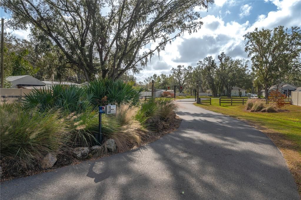 For Sale: $500,000 (4 beds, 2 baths, 1834 Square Feet)