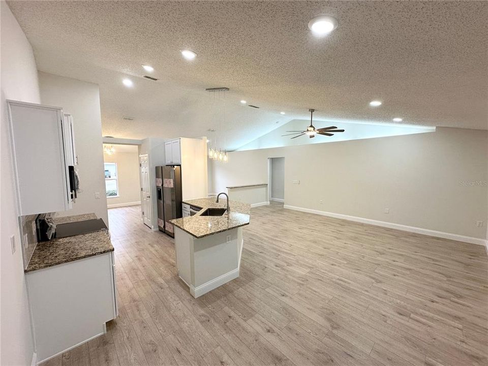 For Sale: $334,900 (4 beds, 2 baths, 1809 Square Feet)