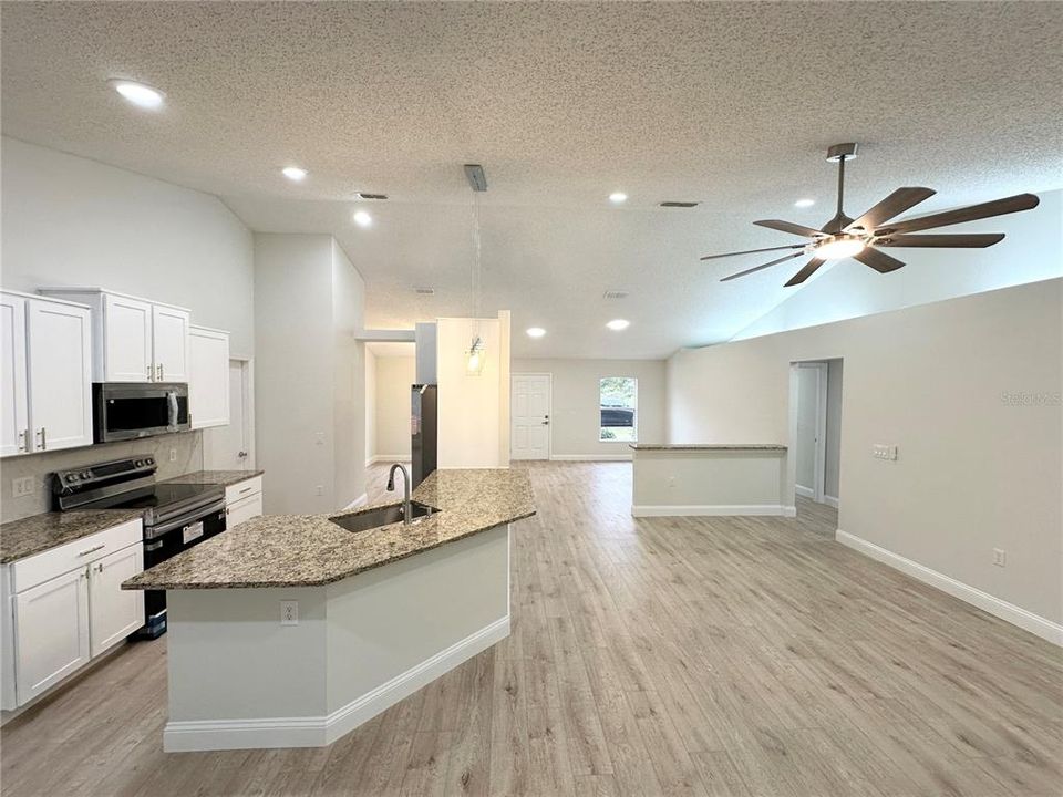 For Sale: $334,900 (4 beds, 2 baths, 1809 Square Feet)