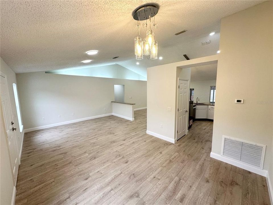 For Sale: $334,900 (4 beds, 2 baths, 1809 Square Feet)