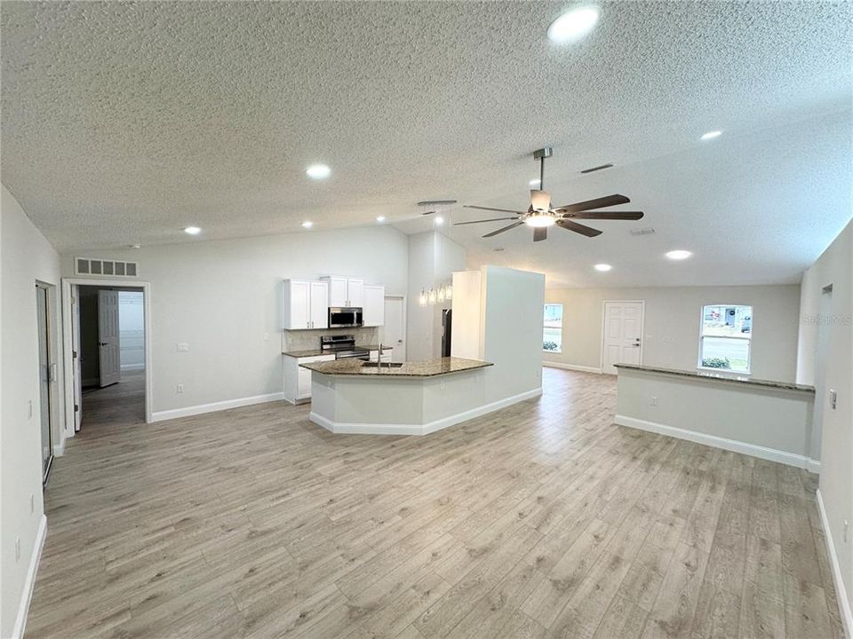 For Sale: $334,900 (4 beds, 2 baths, 1809 Square Feet)