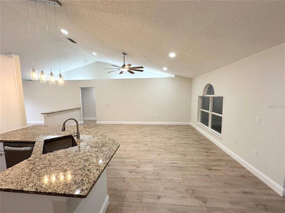 For Sale: $334,900 (4 beds, 2 baths, 1809 Square Feet)