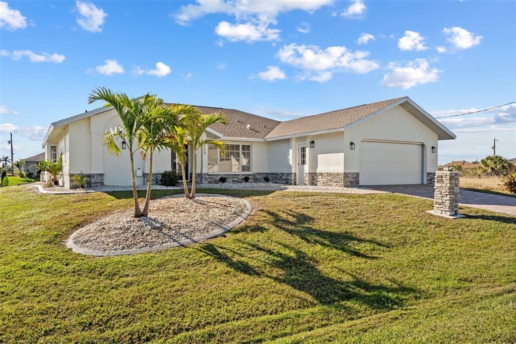 For Sale: $720,000 (3 beds, 2 baths, 2105 Square Feet)