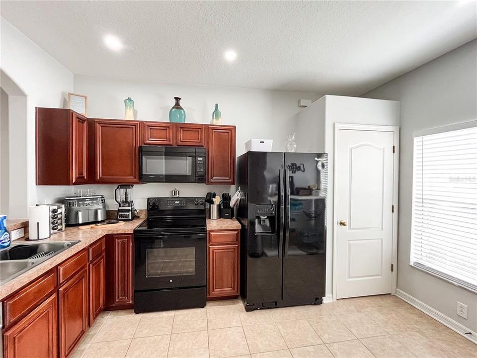 For Sale: $294,500 (2 beds, 2 baths, 1660 Square Feet)