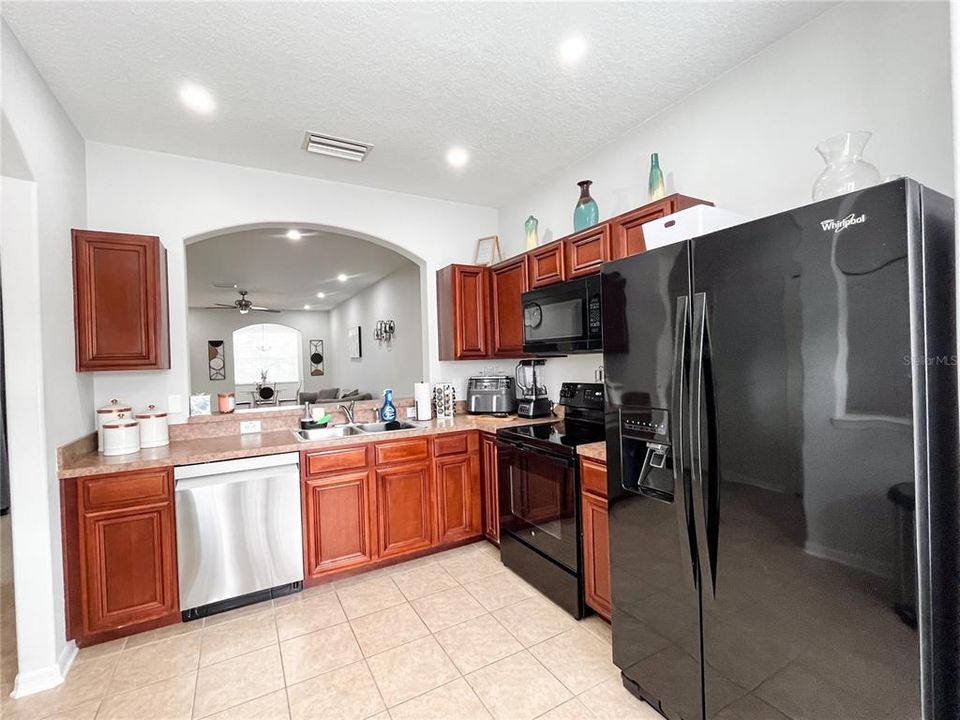 For Sale: $294,500 (2 beds, 2 baths, 1660 Square Feet)