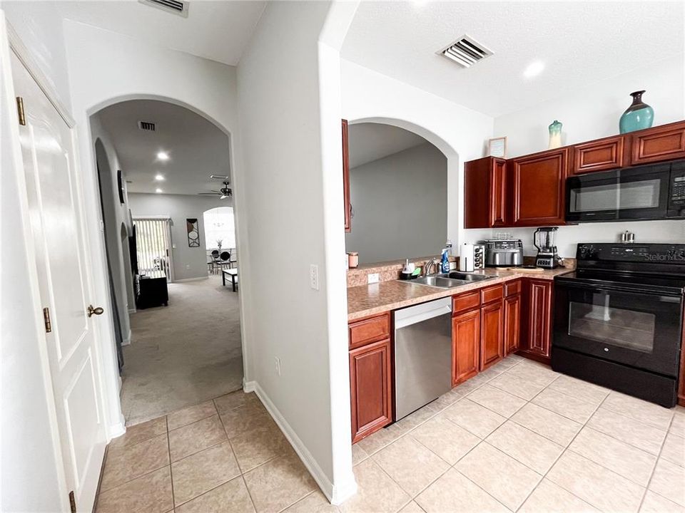 For Sale: $294,500 (2 beds, 2 baths, 1660 Square Feet)