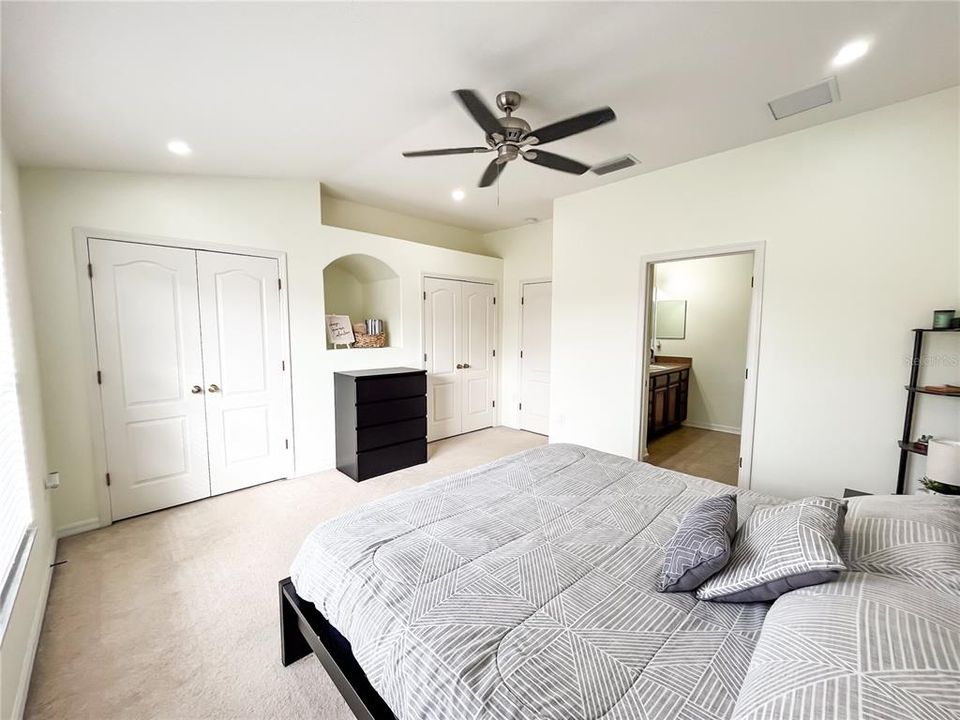 For Sale: $294,500 (2 beds, 2 baths, 1660 Square Feet)