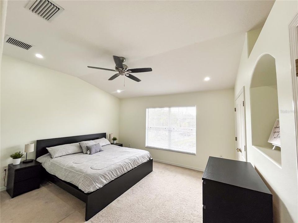 For Sale: $294,500 (2 beds, 2 baths, 1660 Square Feet)