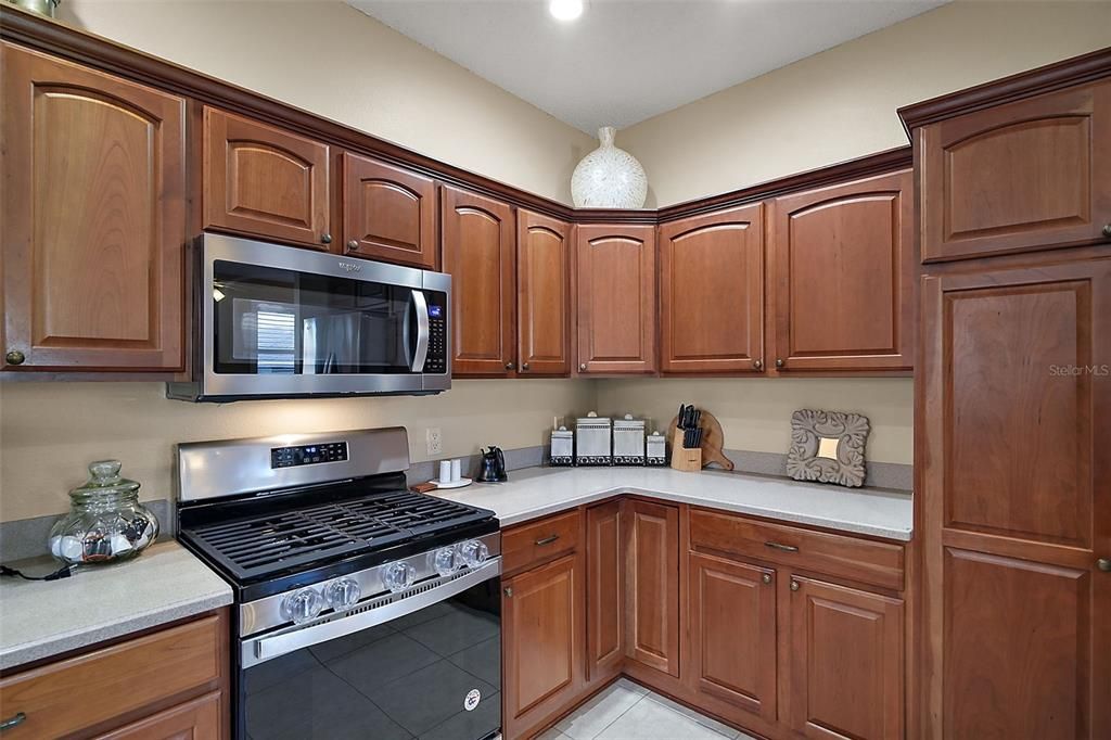 Kitchen with breakfast bar