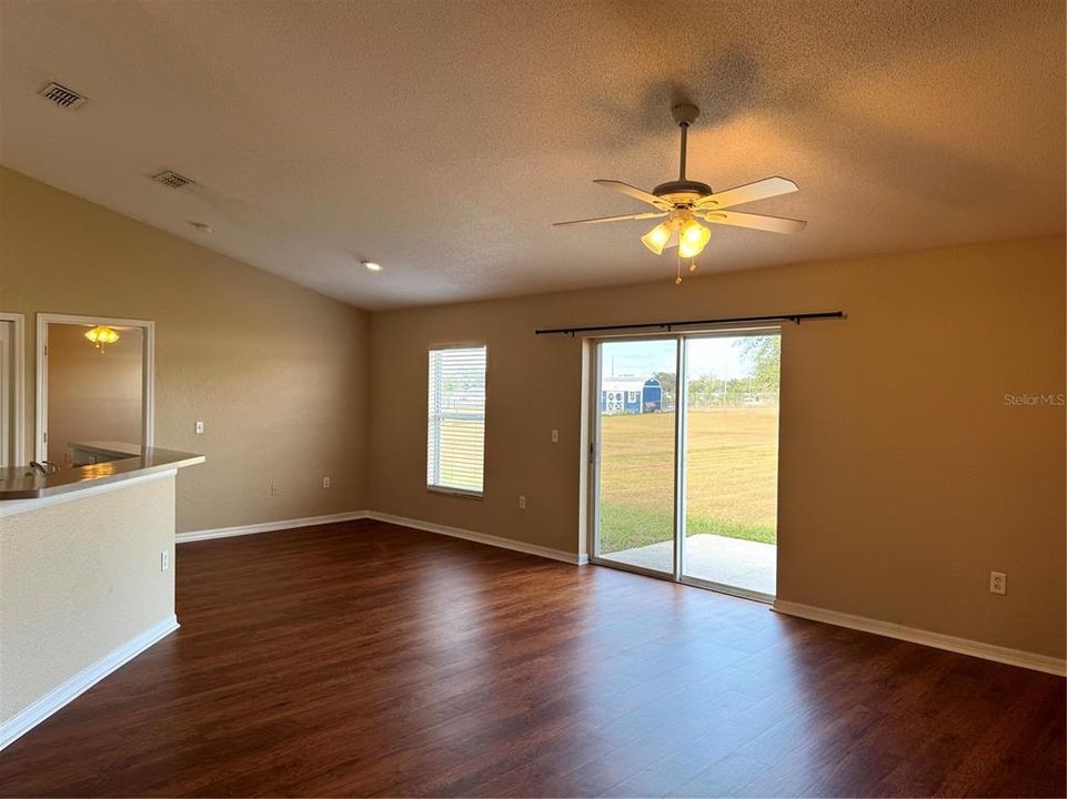 For Sale: $309,900 (3 beds, 2 baths, 1561 Square Feet)