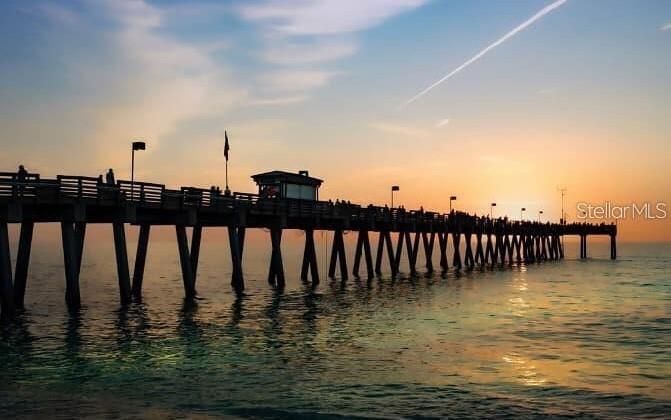 Nearby Venice Fishing Pier.