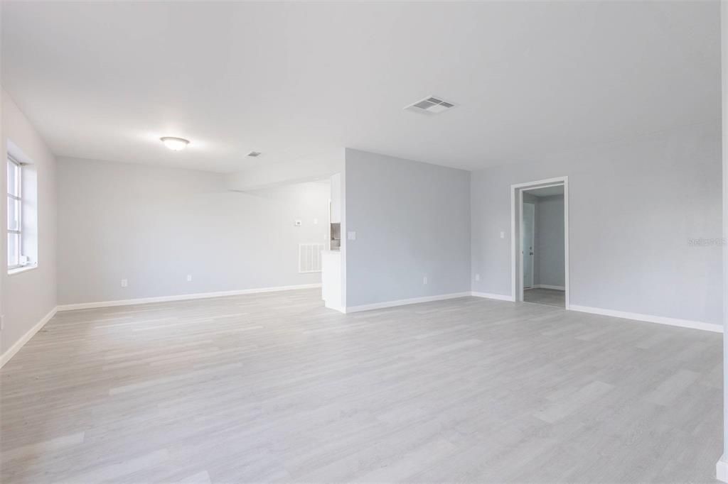 For Sale: $259,000 (3 beds, 2 baths, 1378 Square Feet)