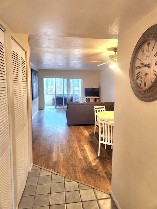 For Rent: $1,700 (2 beds, 1 baths, 865 Square Feet)