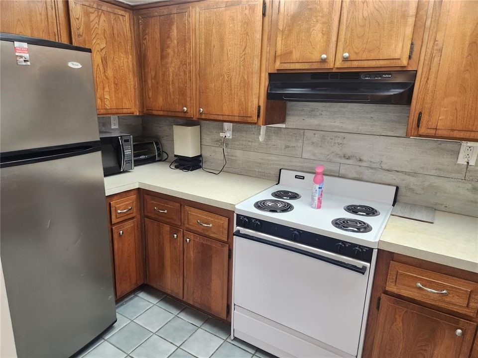 For Rent: $1,700 (2 beds, 1 baths, 865 Square Feet)