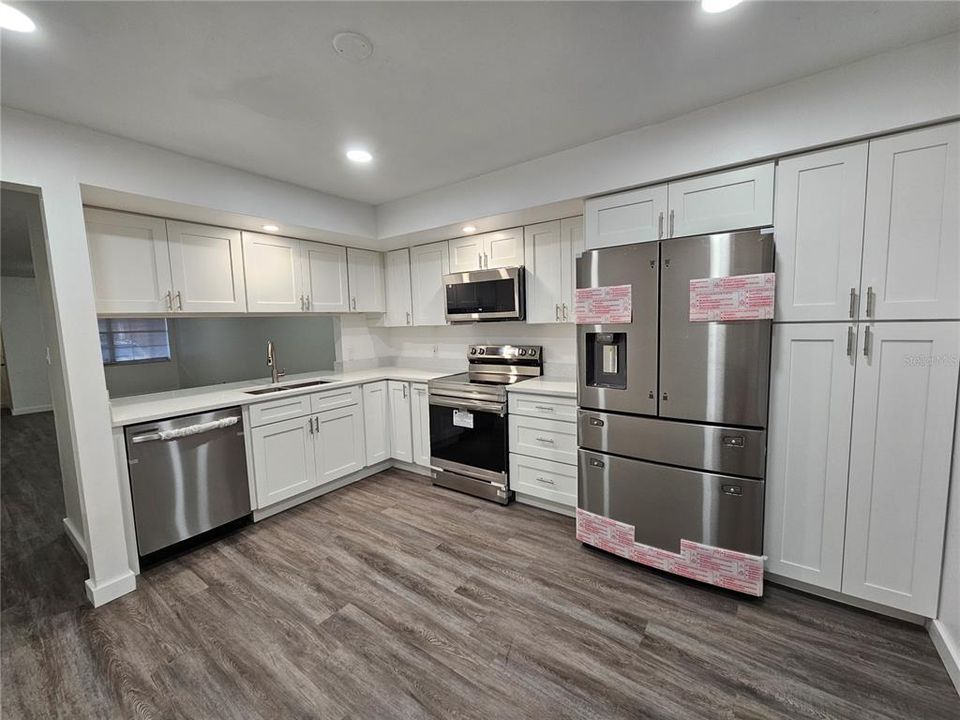 For Sale: $249,000 (2 beds, 2 baths, 1031 Square Feet)