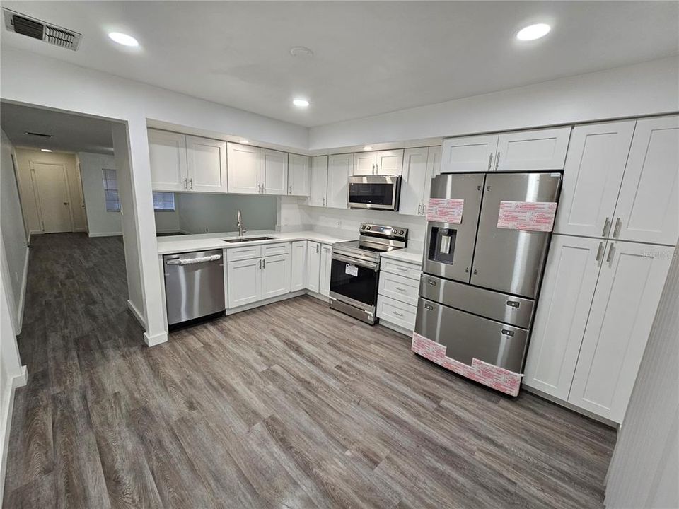 For Sale: $249,000 (2 beds, 2 baths, 1031 Square Feet)