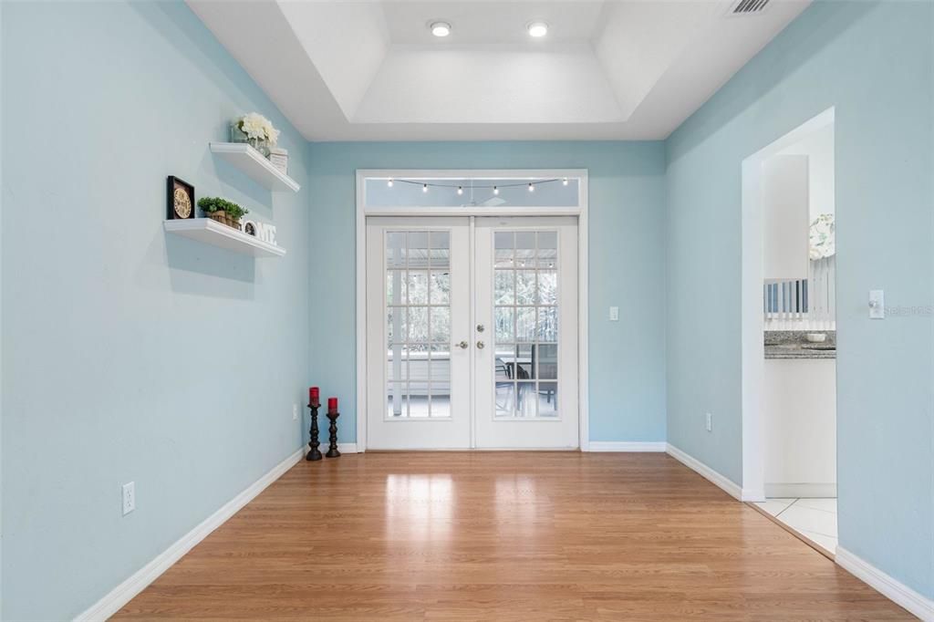 Formal Dining Room with Tray Ceiling