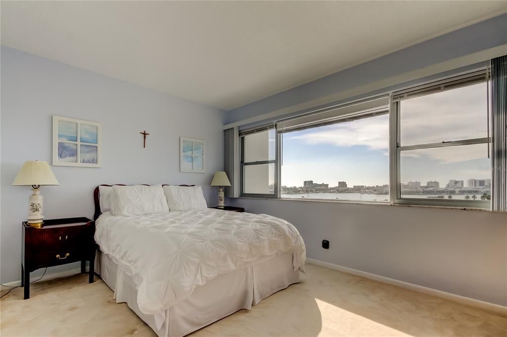 For Sale: $375,000 (2 beds, 2 baths, 1295 Square Feet)