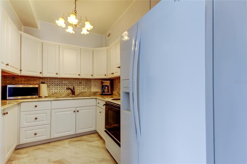 For Sale: $375,000 (2 beds, 2 baths, 1295 Square Feet)