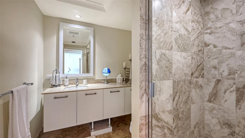 В аренду: $9,500 (2 спален, 2 ванн, 1165 Квадратных фут)