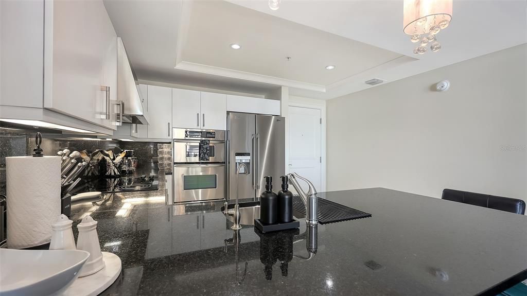 В аренду: $9,500 (2 спален, 2 ванн, 1165 Квадратных фут)