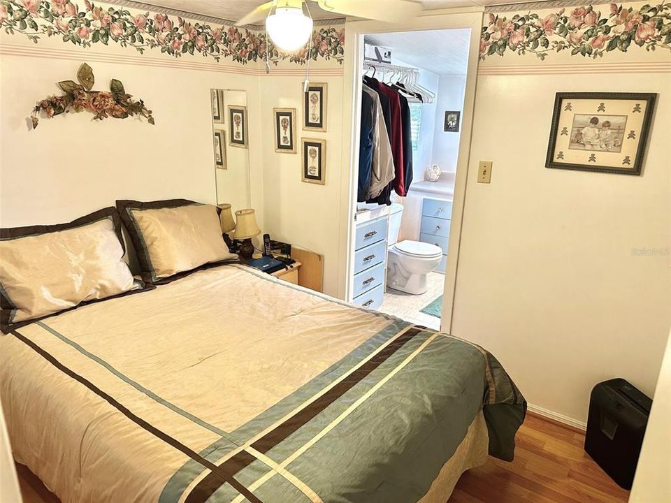 For Sale: $124,500 (2 beds, 1 baths, 968 Square Feet)