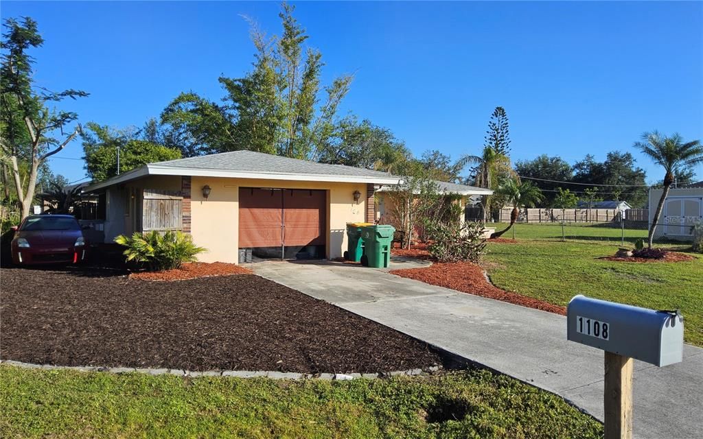 For Sale: $270,000 (2 beds, 2 baths, 1304 Square Feet)