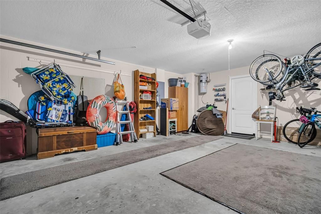 Garage w/shelving