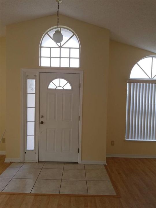 For Rent: $2,095 (3 beds, 2 baths, 1137 Square Feet)