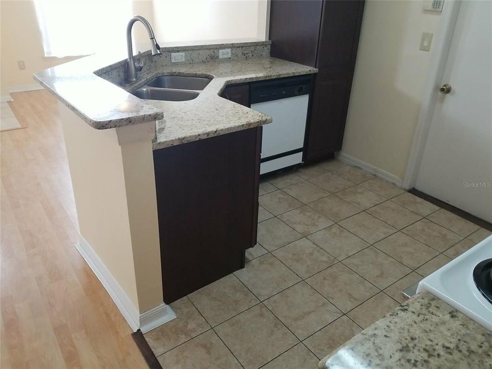 For Rent: $2,095 (3 beds, 2 baths, 1137 Square Feet)