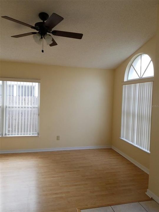 For Rent: $2,095 (3 beds, 2 baths, 1137 Square Feet)