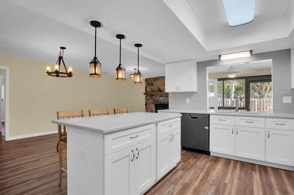 Kitchen with breakfast bar