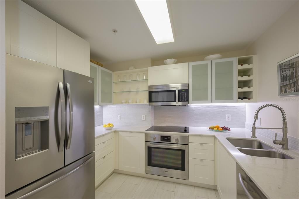 For Sale: $719,500 (2 beds, 1 baths, 970 Square Feet)