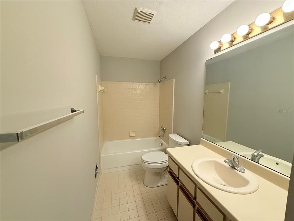 For Sale: $230,000 (2 beds, 2 baths, 1153 Square Feet)