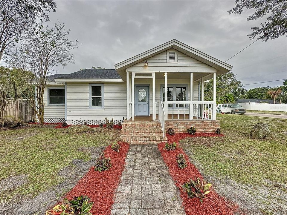 For Sale: $279,000 (3 beds, 1 baths, 1096 Square Feet)