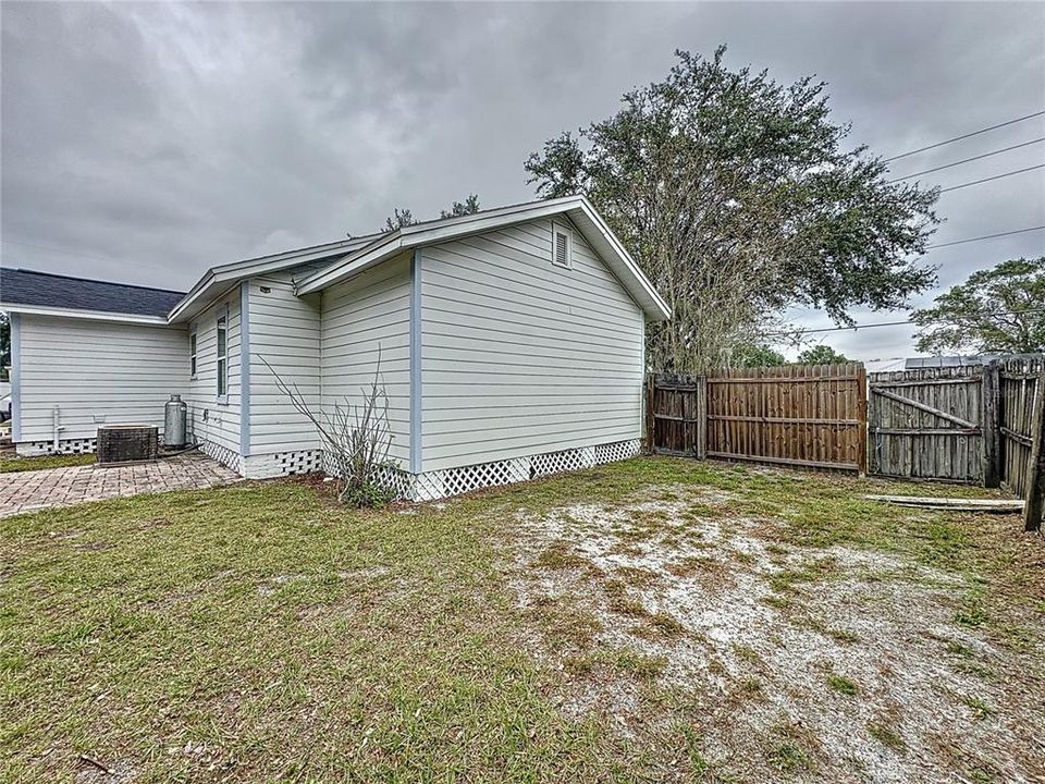 For Sale: $279,000 (3 beds, 1 baths, 1096 Square Feet)