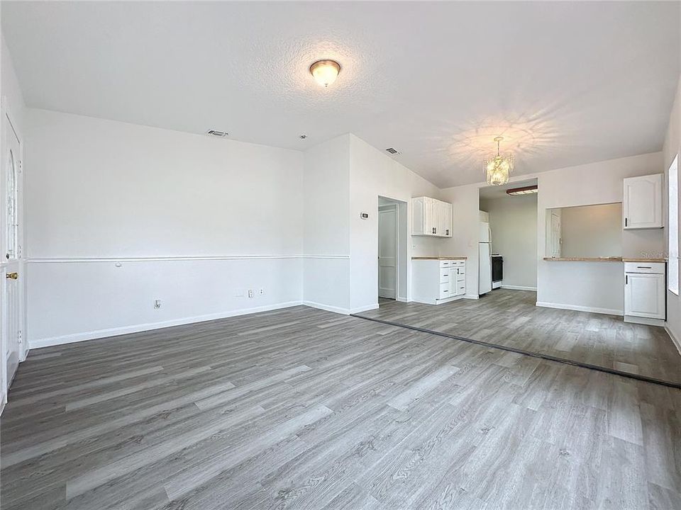 For Sale: $279,000 (3 beds, 1 baths, 1096 Square Feet)