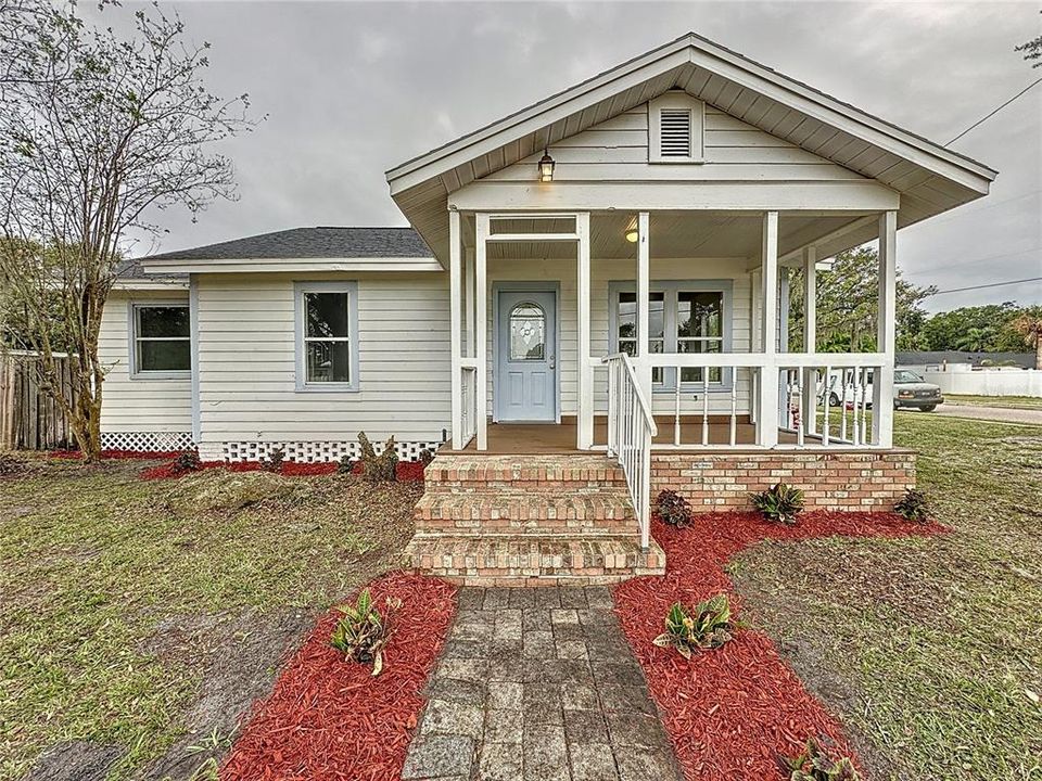 For Sale: $279,000 (3 beds, 1 baths, 1096 Square Feet)