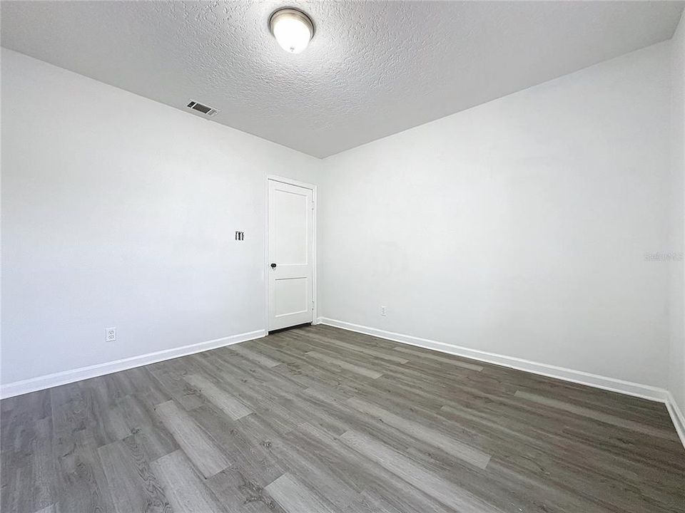 For Sale: $279,000 (3 beds, 1 baths, 1096 Square Feet)