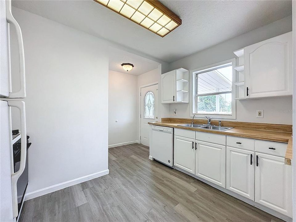 For Sale: $279,000 (3 beds, 1 baths, 1096 Square Feet)