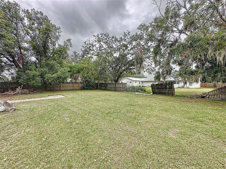 For Sale: $279,000 (3 beds, 1 baths, 1096 Square Feet)