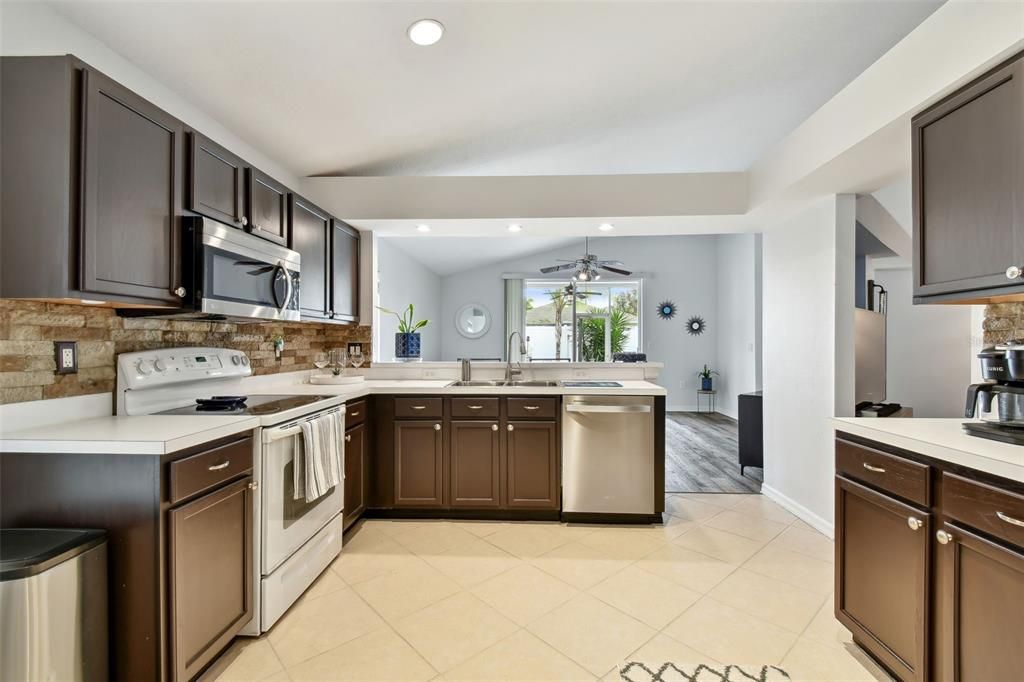 For Sale: $375,000 (3 beds, 2 baths, 1578 Square Feet)