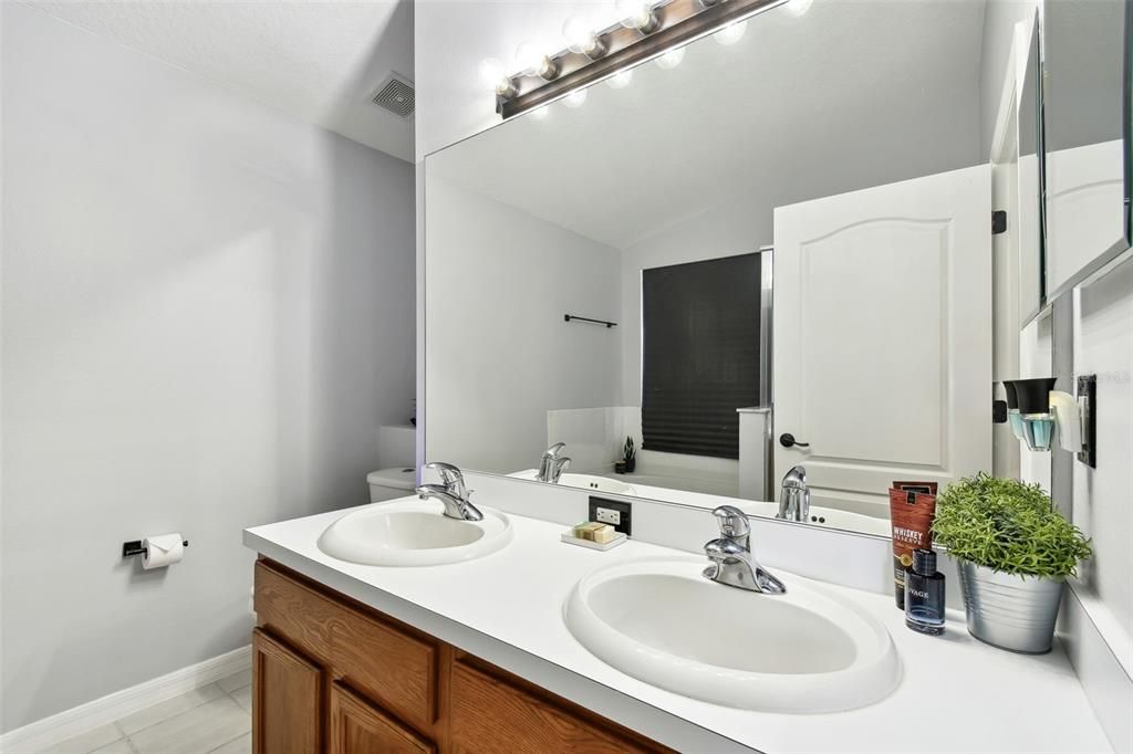 For Sale: $375,000 (3 beds, 2 baths, 1578 Square Feet)