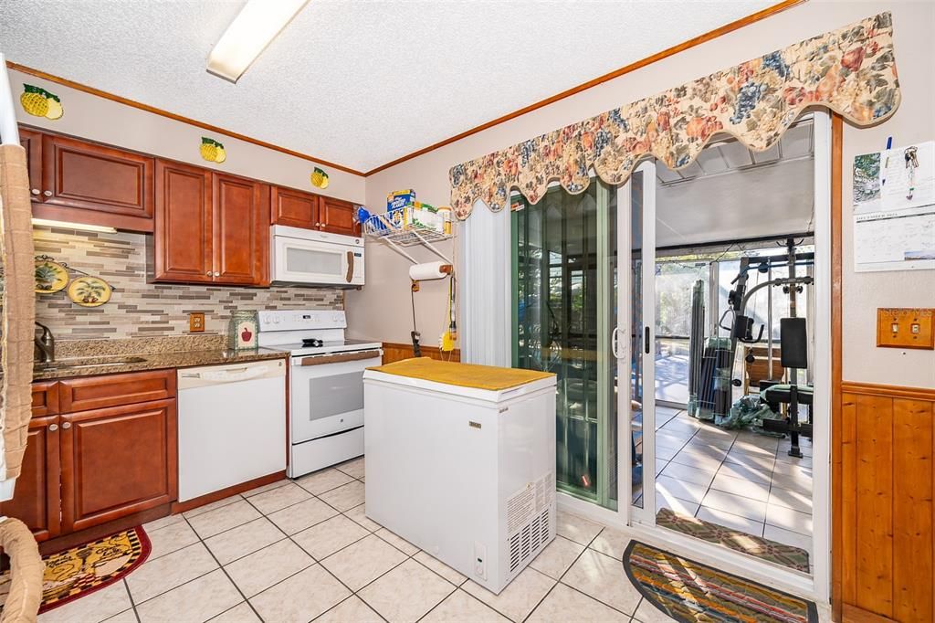 For Sale: $275,000 (2 beds, 2 baths, 984 Square Feet)