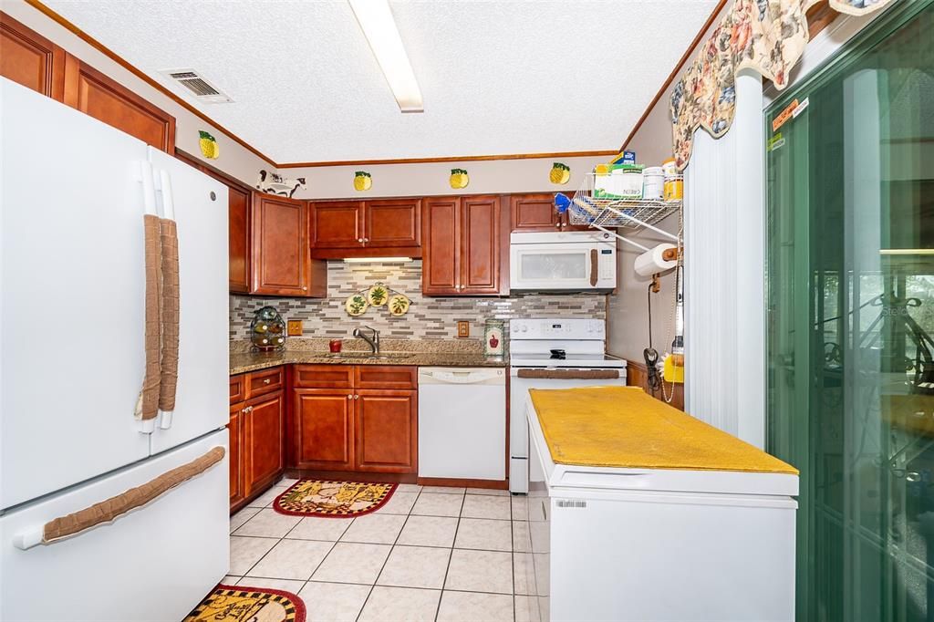 For Sale: $275,000 (2 beds, 2 baths, 984 Square Feet)