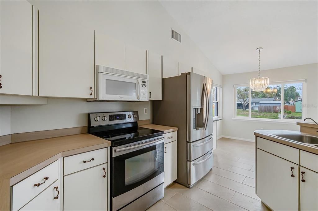 For Sale: $385,000 (3 beds, 2 baths, 1406 Square Feet)