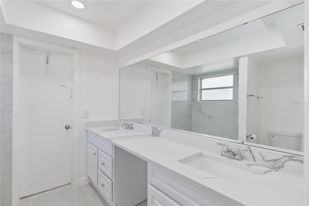 Active With Contract: $385,000 (3 beds, 2 baths, 1923 Square Feet)