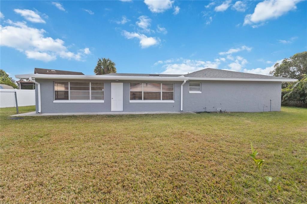 Active With Contract: $385,000 (3 beds, 2 baths, 1923 Square Feet)